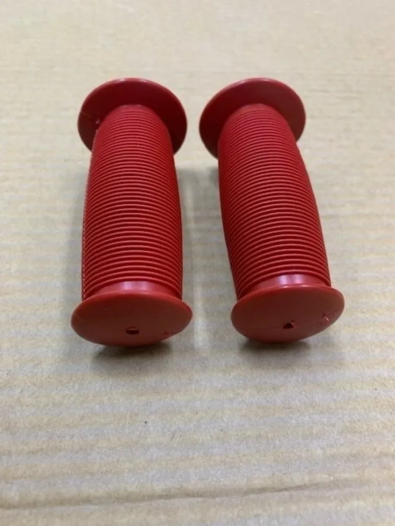 Cycleon Mushroom Grip for Kids Bikes 115mm long in Red-1